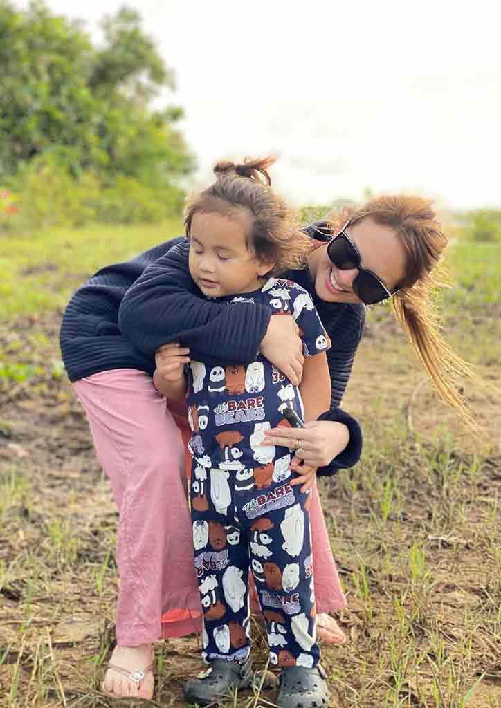 mom hugging daughter