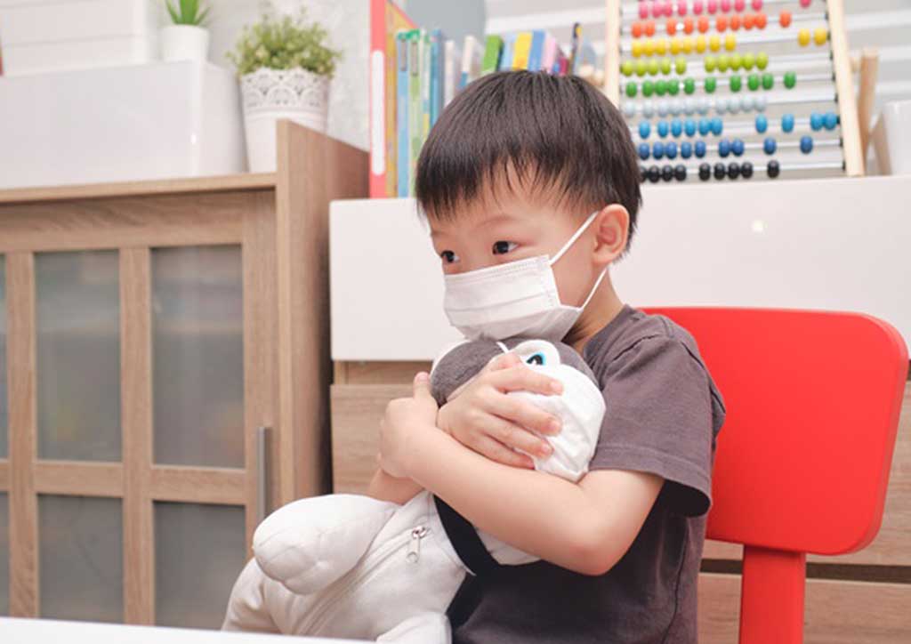 a child facing the covid-19 pandemic