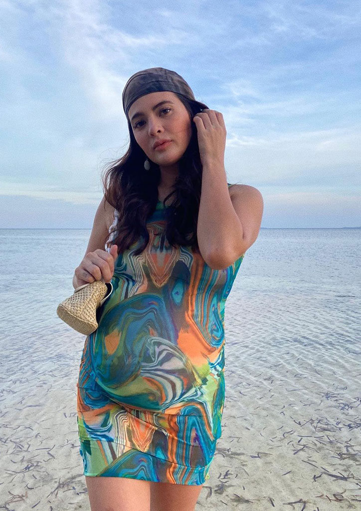 stylish pregnant moms