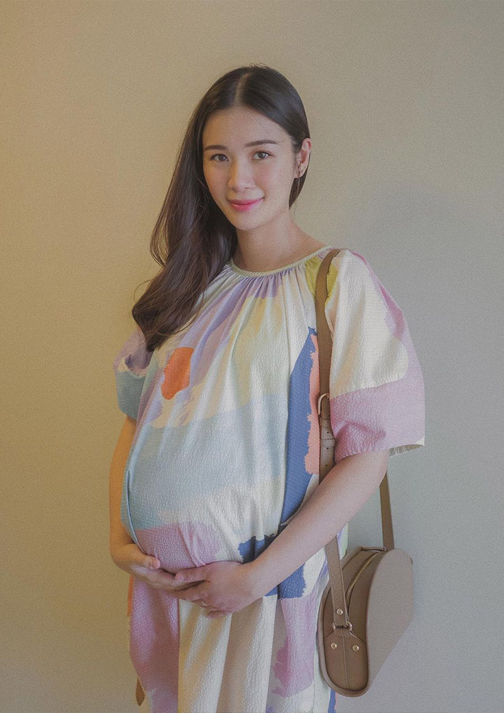 stylish pregnant moms