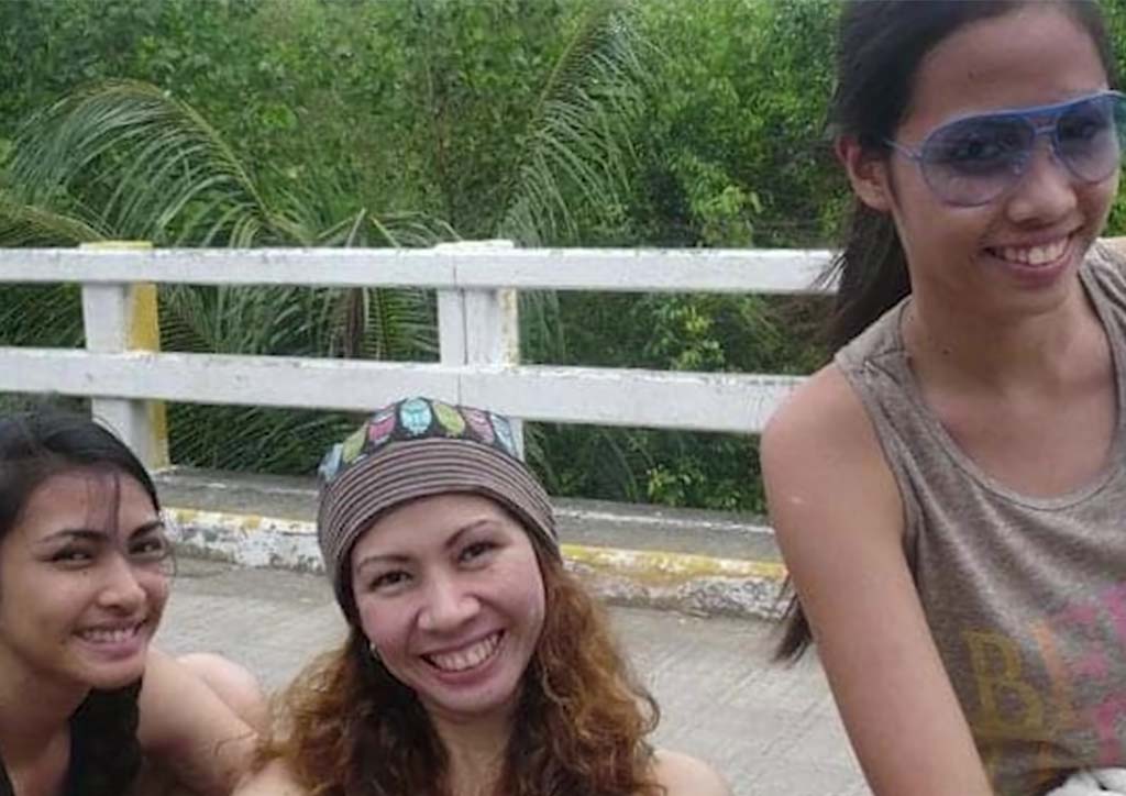 beatrice luigi gomez with her mom and sister