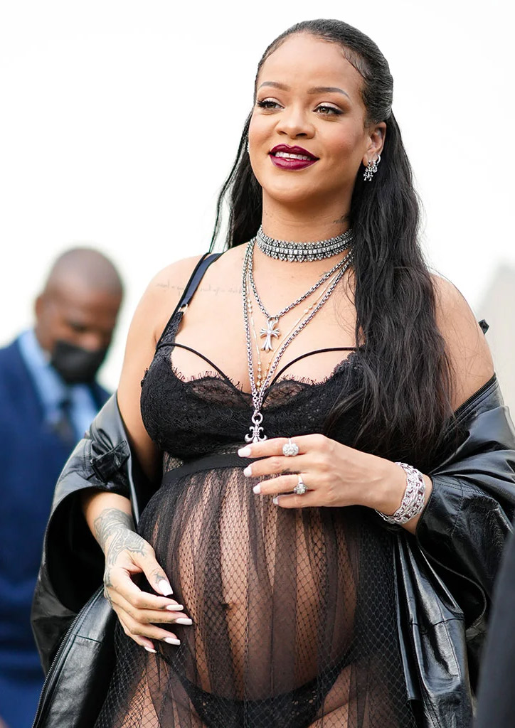 rihanna gave birth
