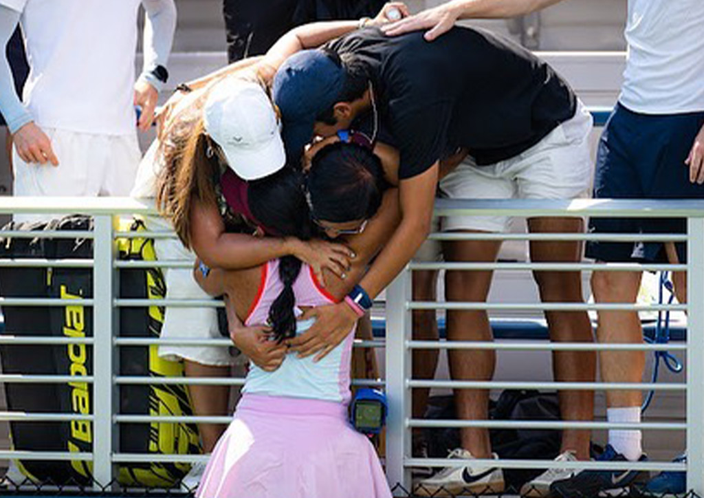 Alexa Eala embracing her family