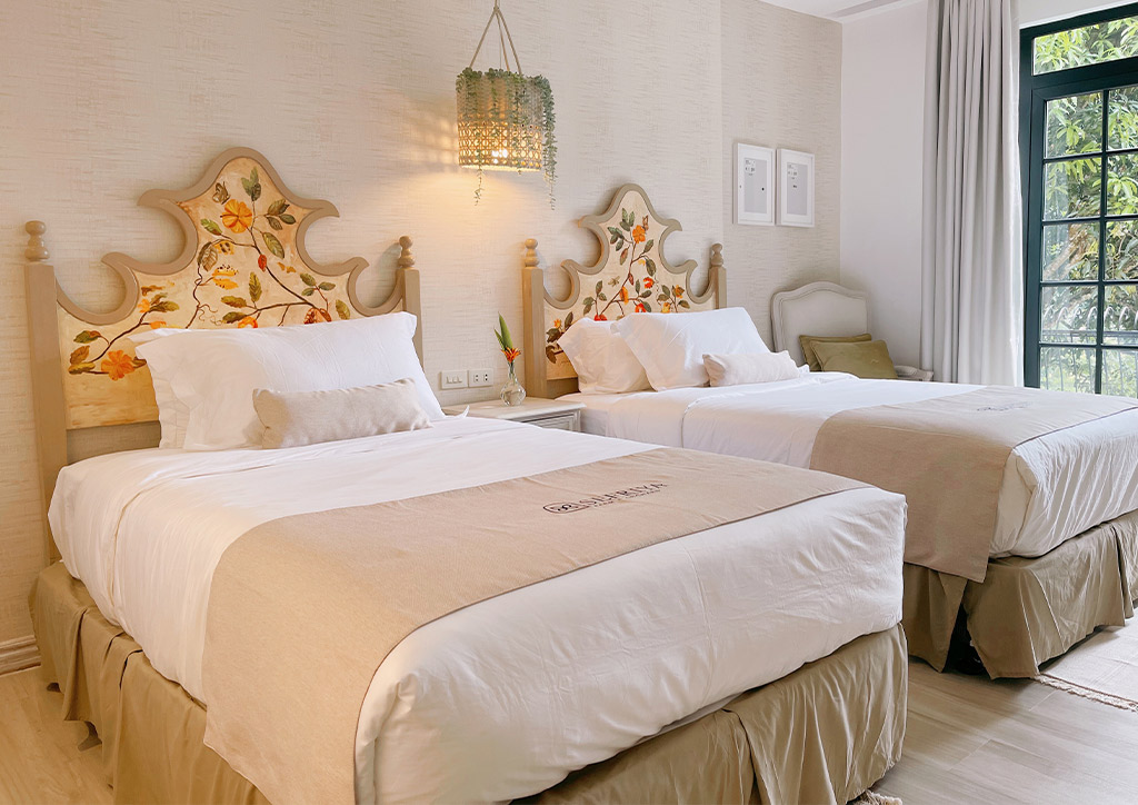 Gorgeous Bedroom with twin beds
