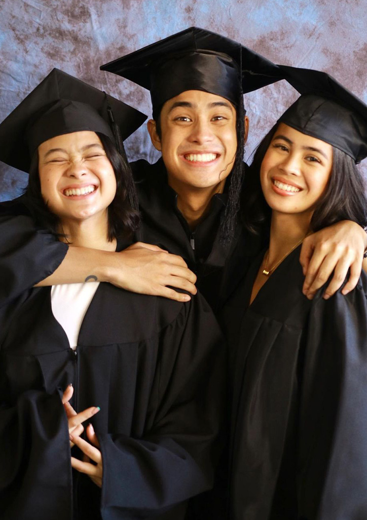 Donny Pangilinan with sisters Hannah and Ella