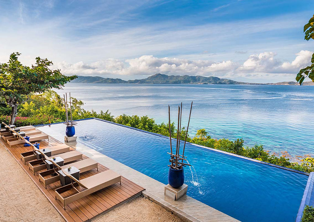 beachfront resorts near manila