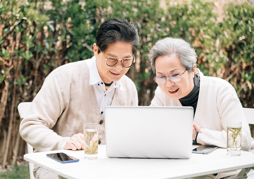 A couple of senior citizens working.