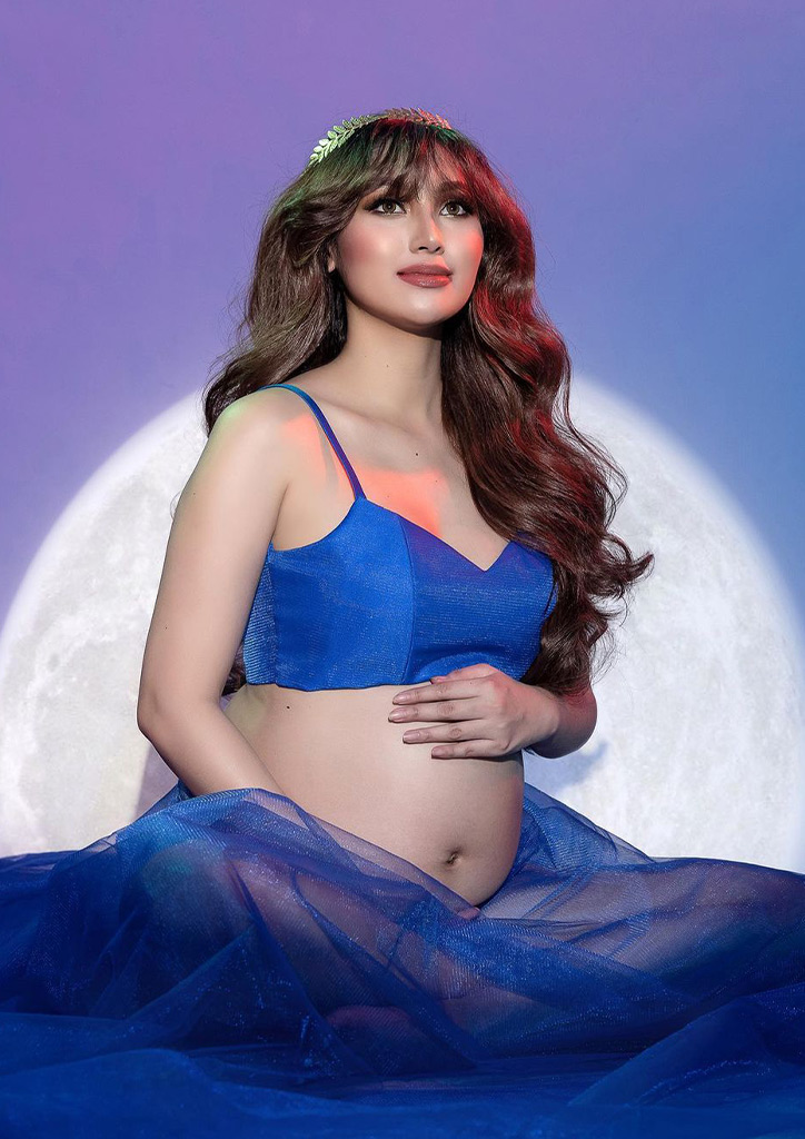 Francesca Taruc waiting for the arrival of her son.