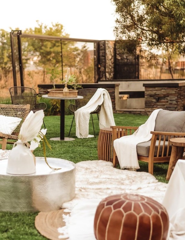 Melinda Bam's neutral colored gender reveal party.