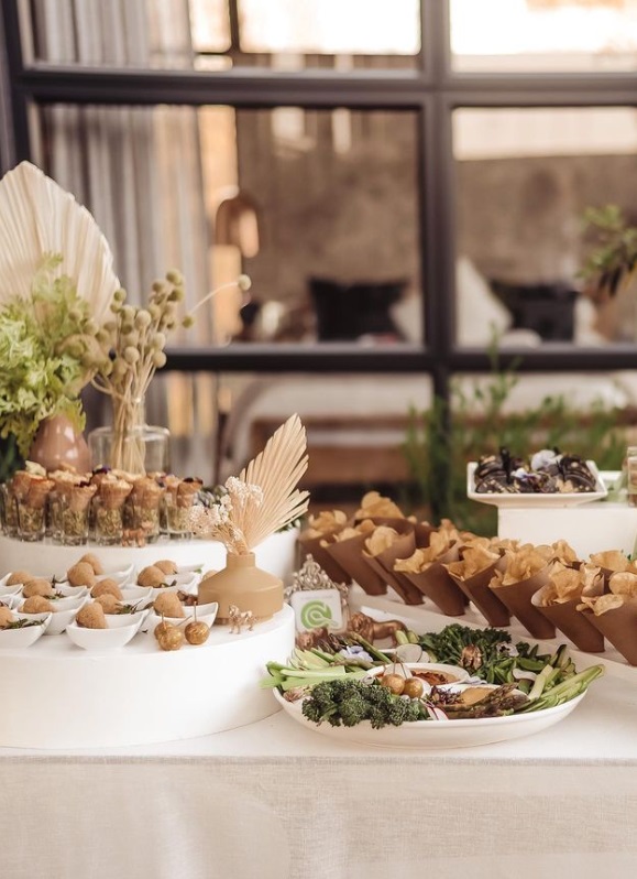 Rustic theme for the buffet of Melinda Bam's gender reveal party