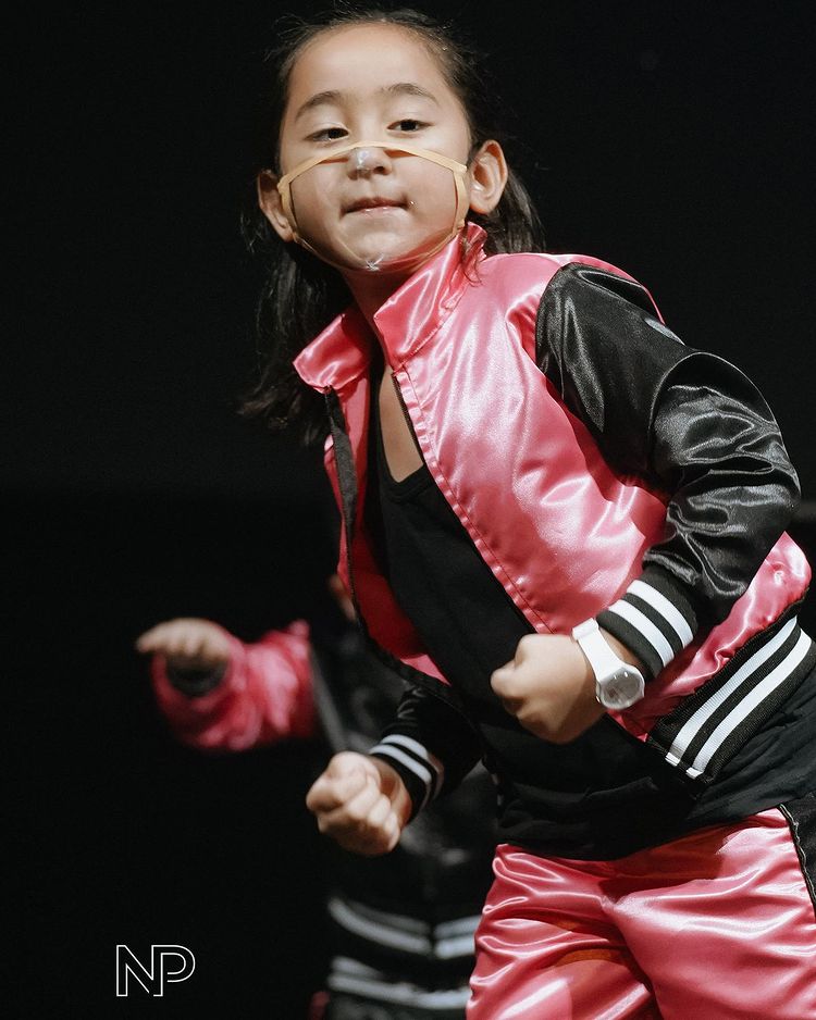 Black and Pink — does Scarlet Snow Belo know her mom is a Blink?