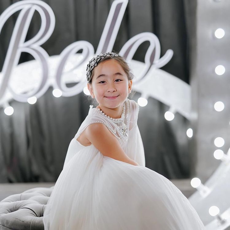 Scarlet Snow Belo in a white dress