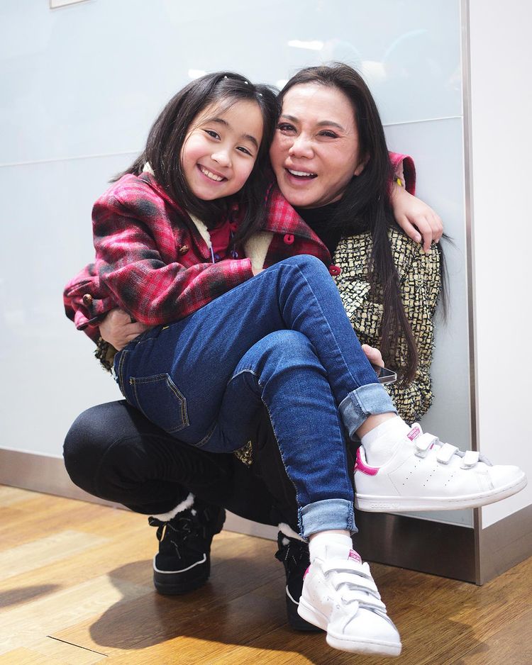 Scarlet Snow Belo Outfits