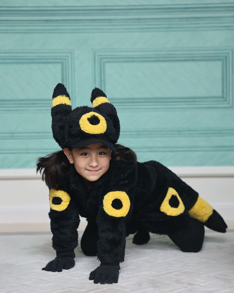 Scarlet Snow Belo in an Umbreon onesie