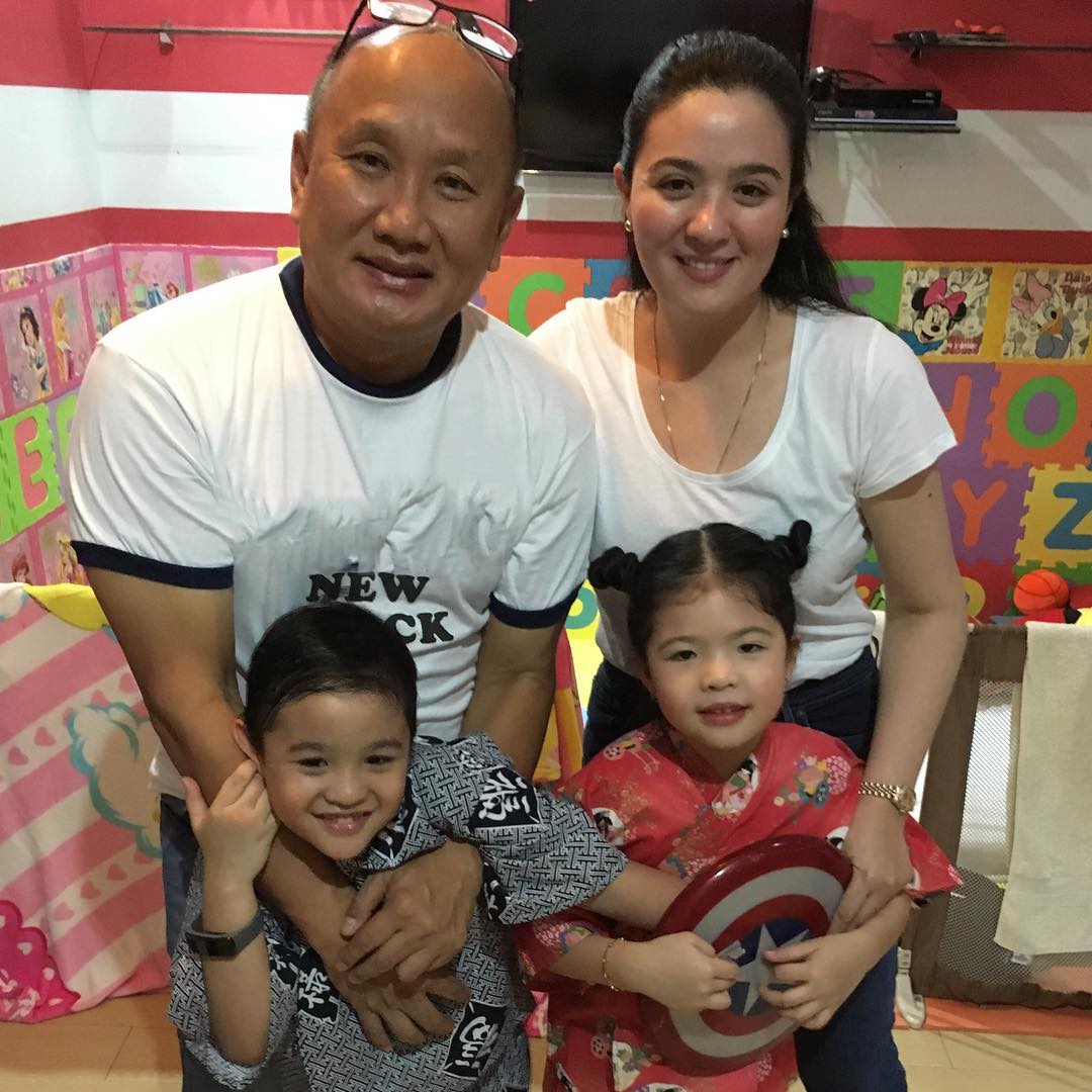 Sunshine Dizon with her dad and children