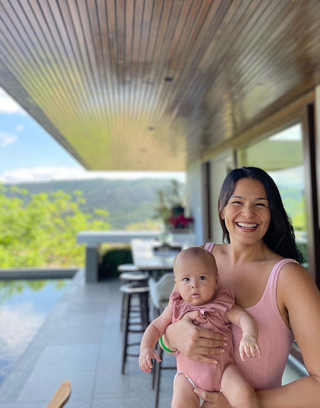 Celebrity mom Iza Calzado with her baby girl, Deia.