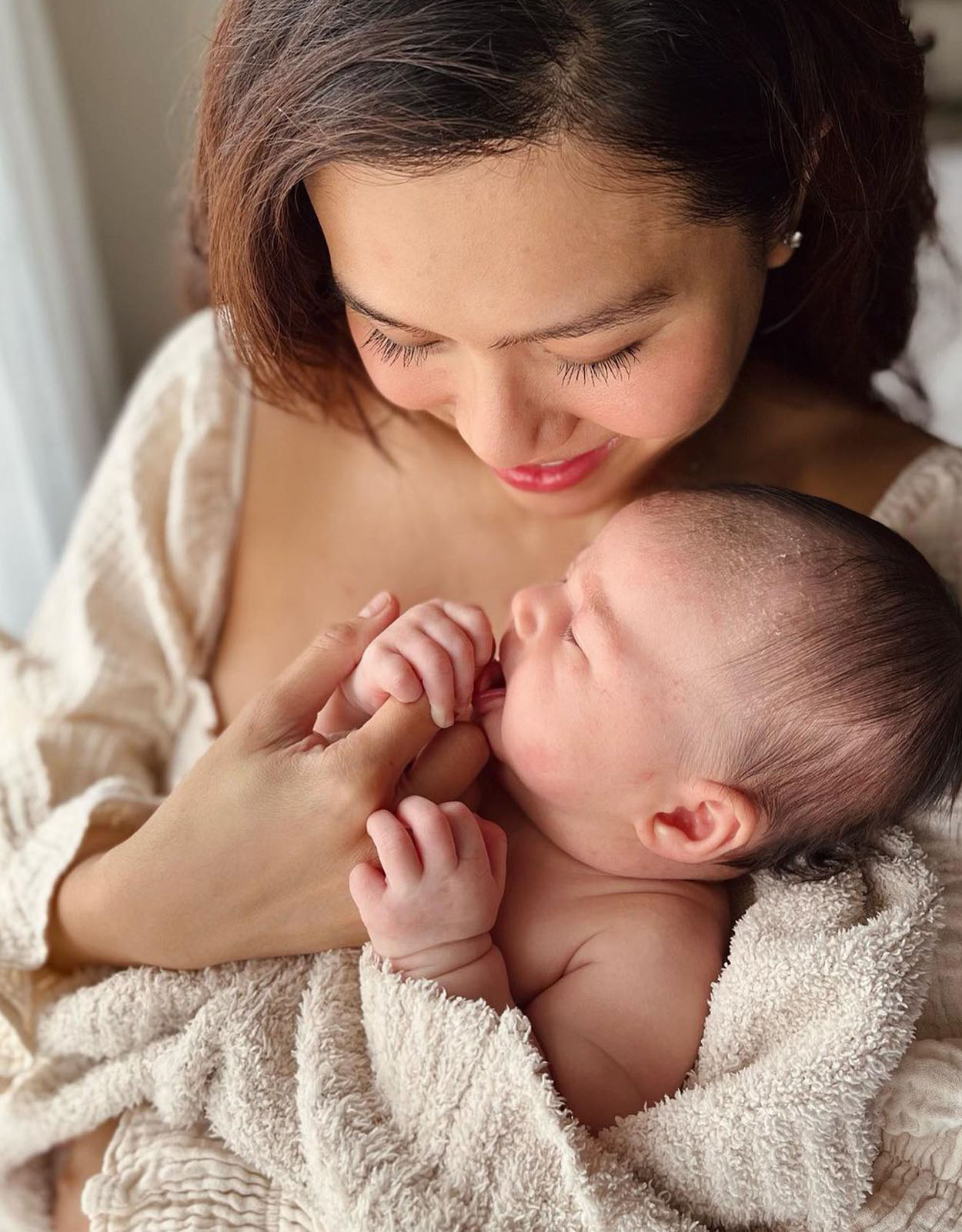 Rachelle Ann Go with her daughter Sela