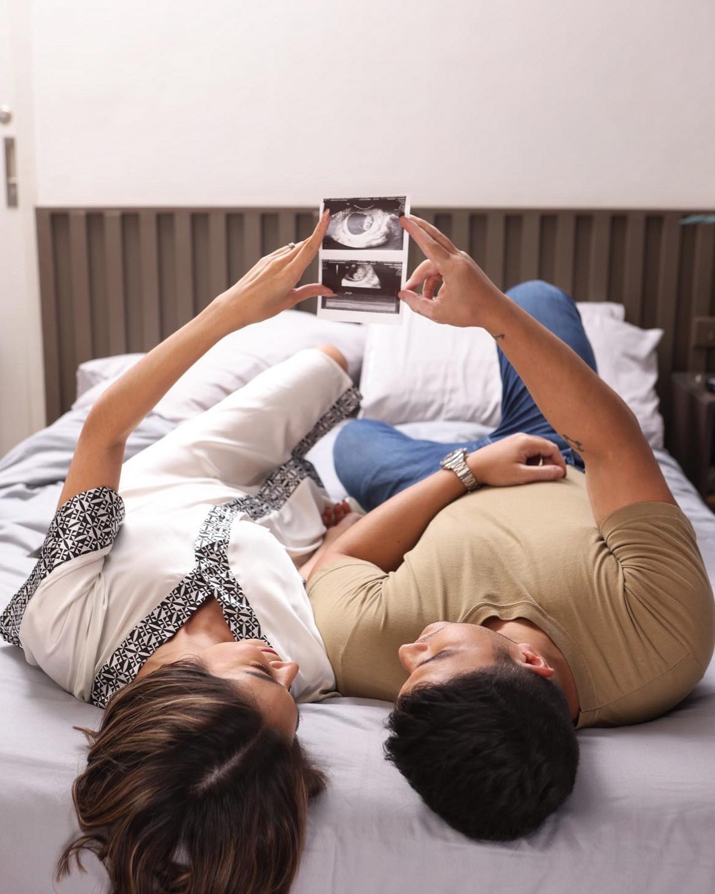 Lucho Ayala and his wife with a sonogram