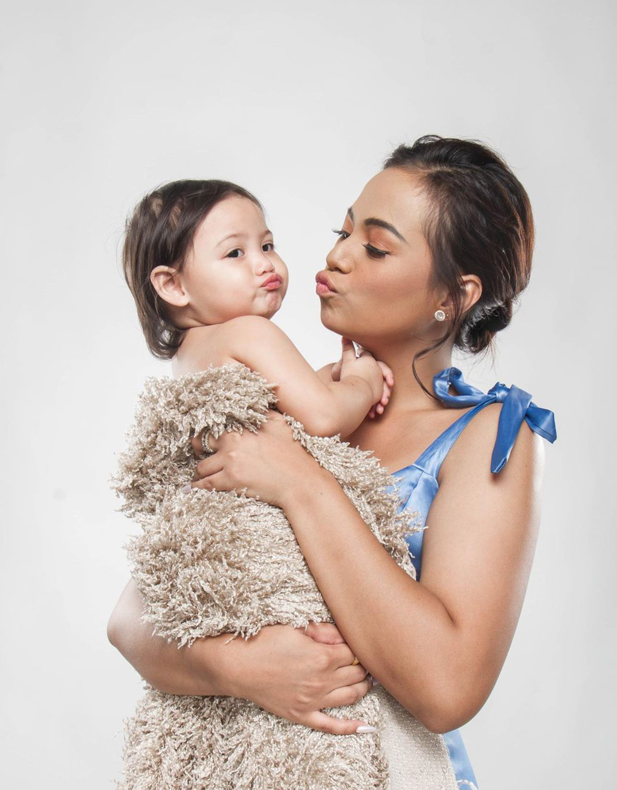 Ella Cayabyab Introduces Ellaina