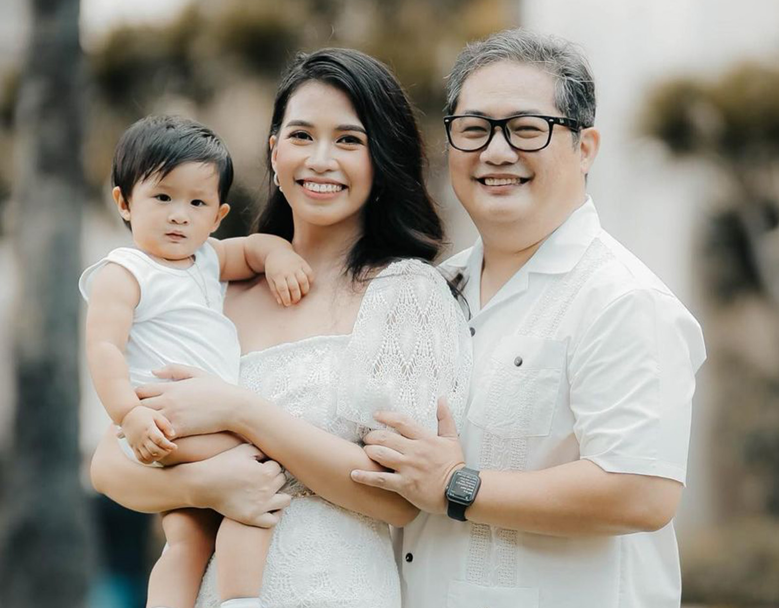 Smokey Manaloto Reveals His Wife in Son's Christening Photos!