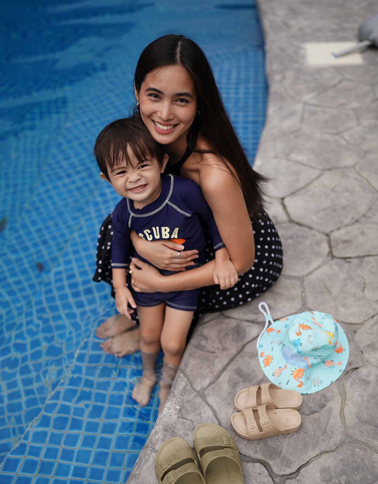 Patty in Freedom Moses Khaki and Basti in Freedom Moses Sands