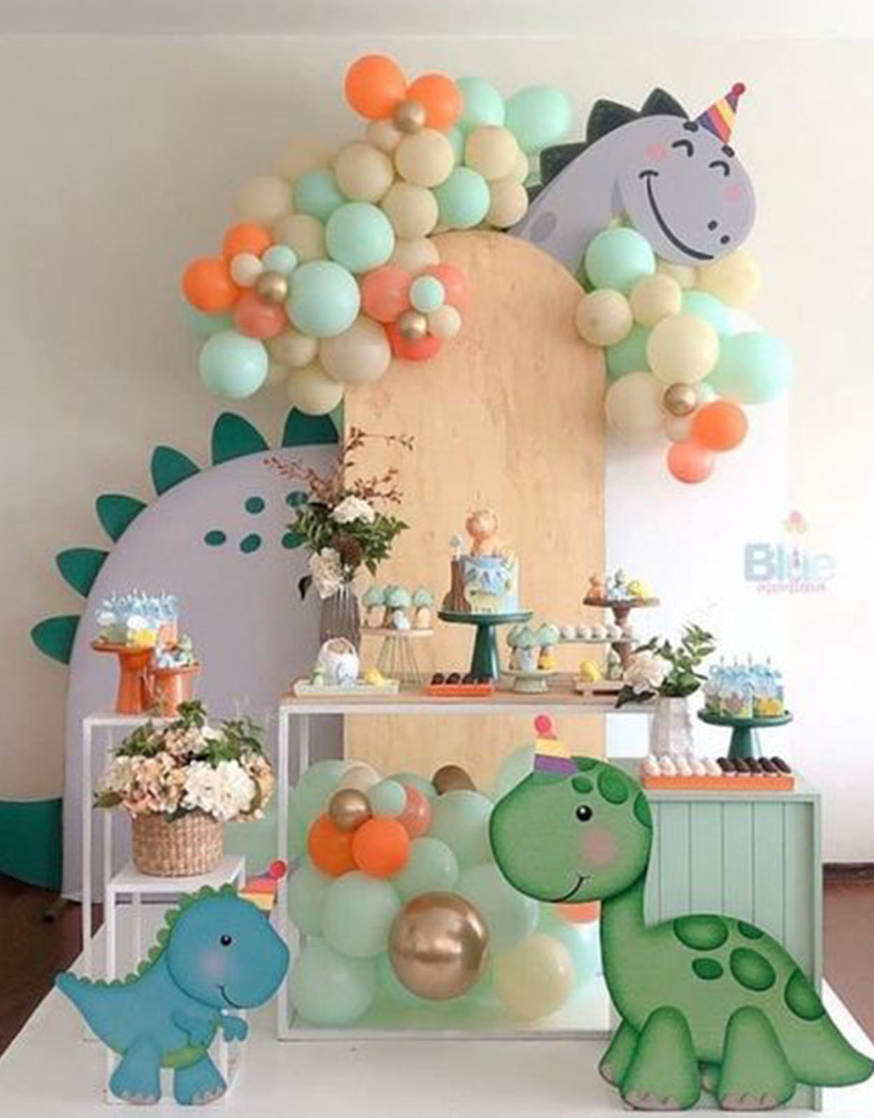 Dinosaurs make a cute baby boy birthday themes