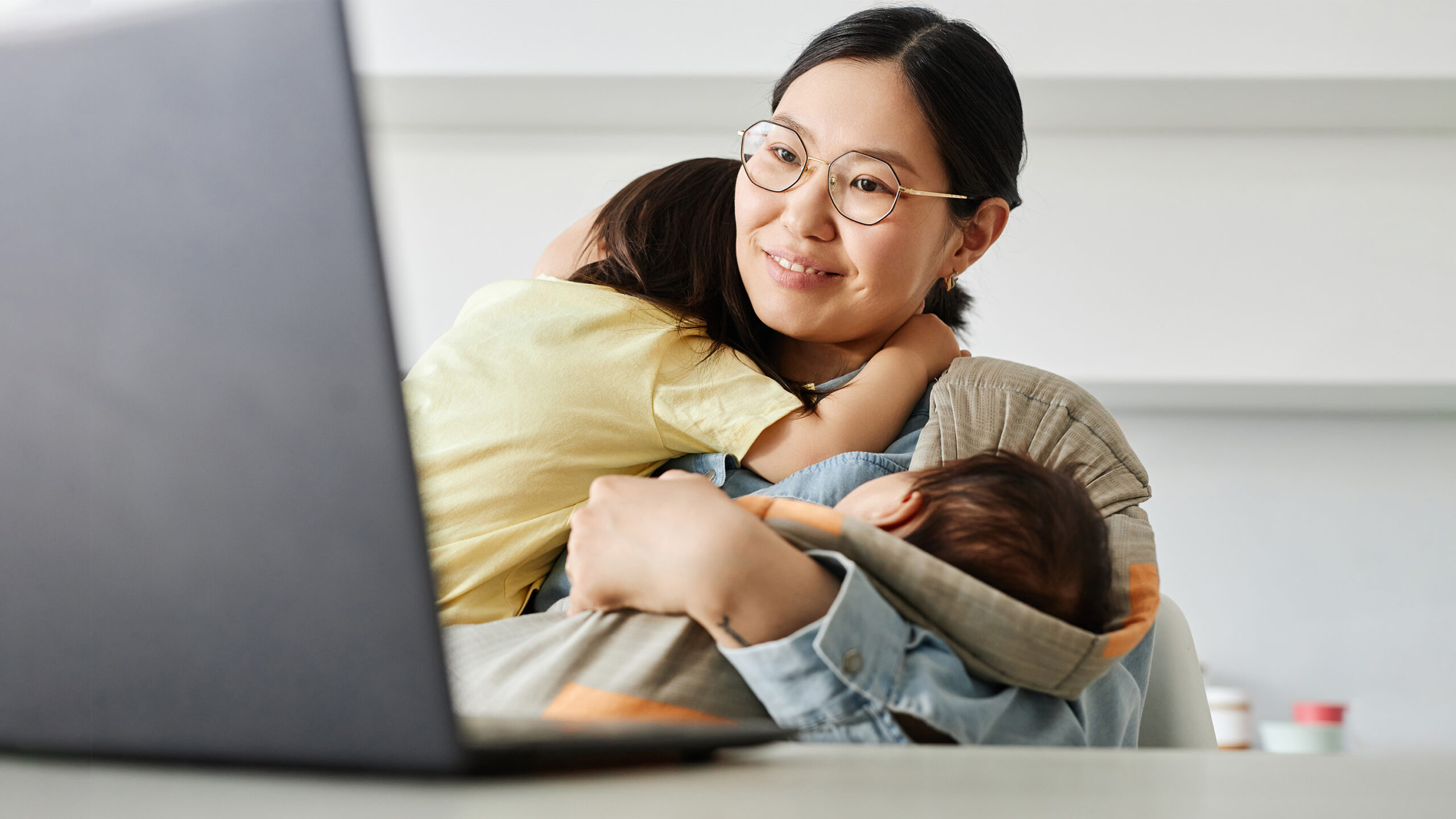 How to Handle Clingy Kids as Working Parents