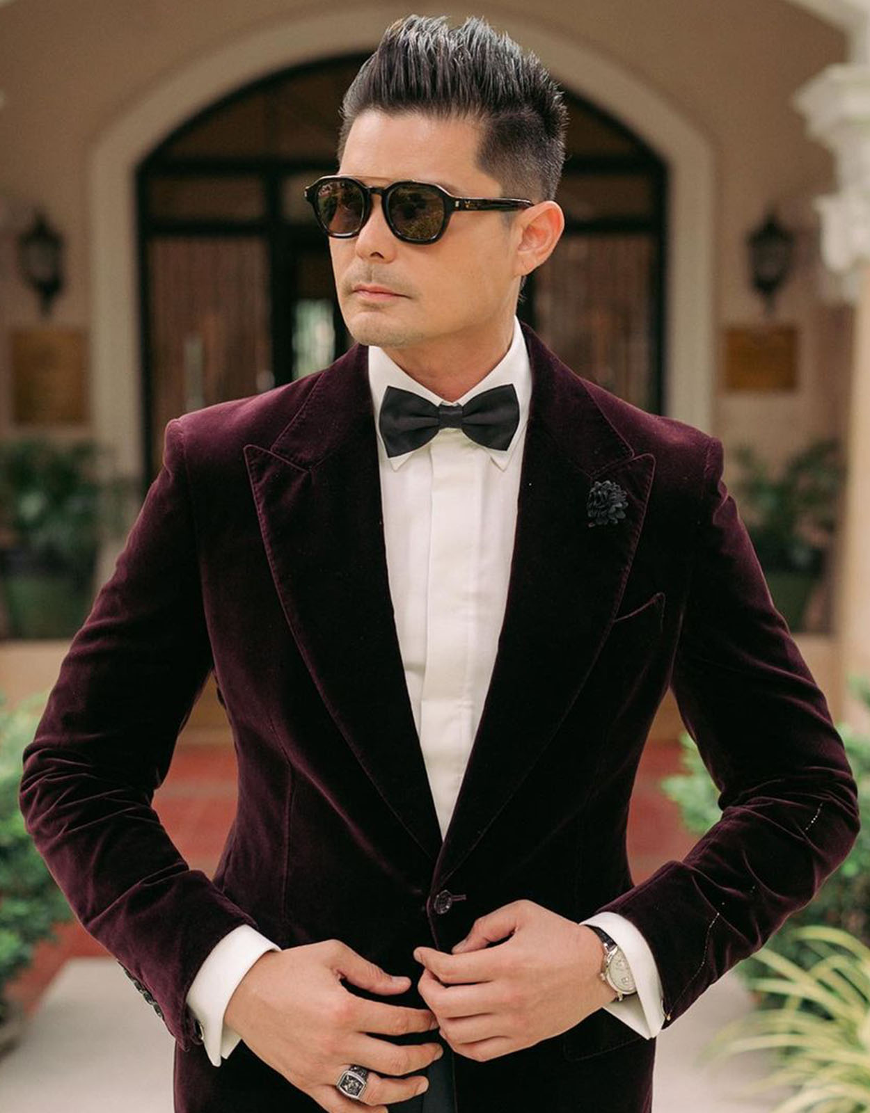Dingdong Dantes in a suit