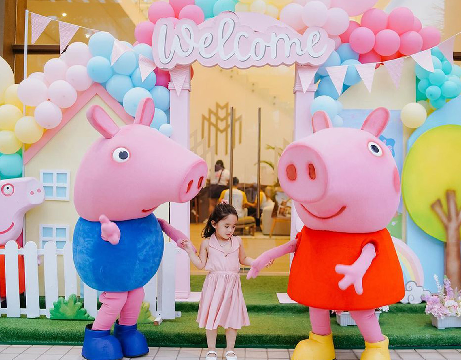 Dani Barretto Gives Millie the Best Peppa Pig Birthday!