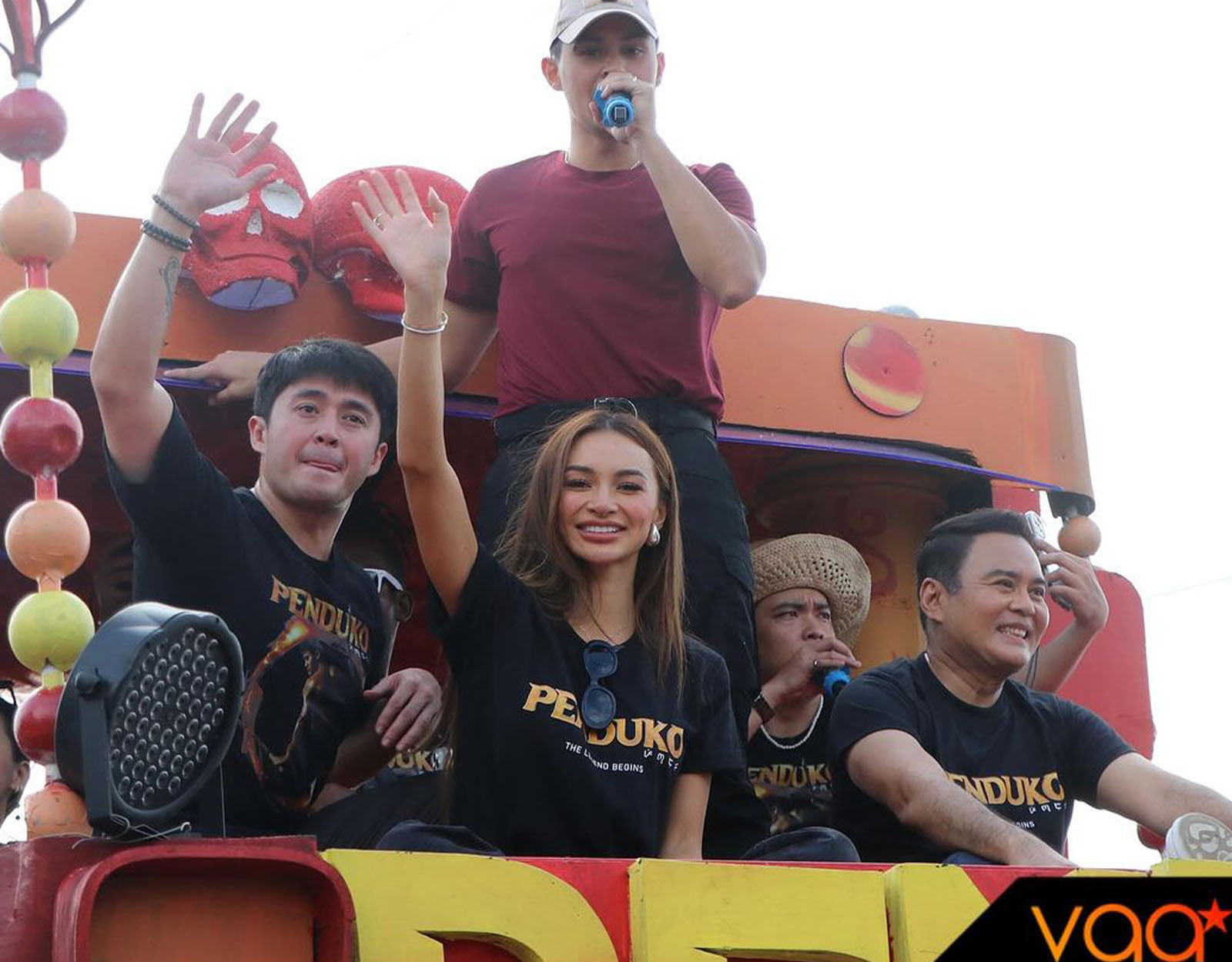 Matteo Guidicelli with co-stars Kylie Verzosa, Aaron Villaflor, and John Arcilla. Source: vivaartistsagency Instagram