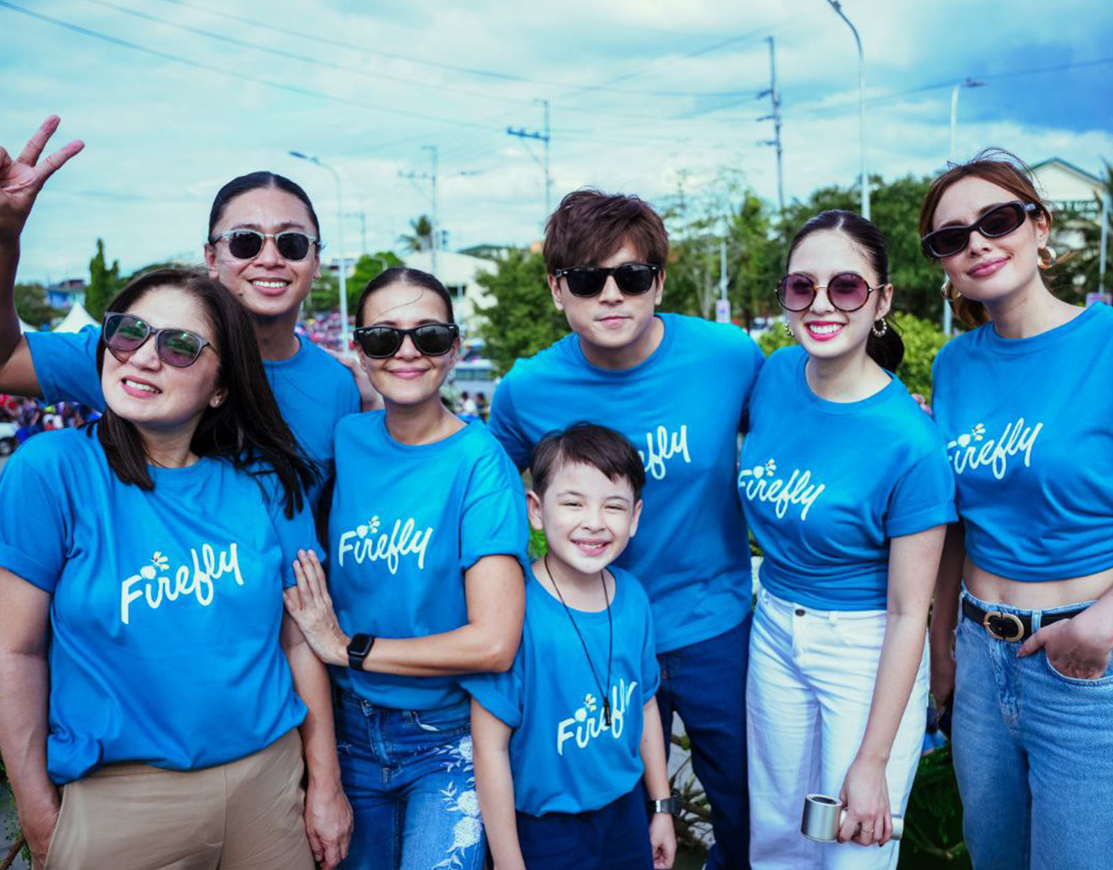 Alessandra de Rossi, Yayo Aguila, Miguel Tanfelix, Ysabel Ortega, and Max Collins at the Firefly float. Source: GMA Public Affairs