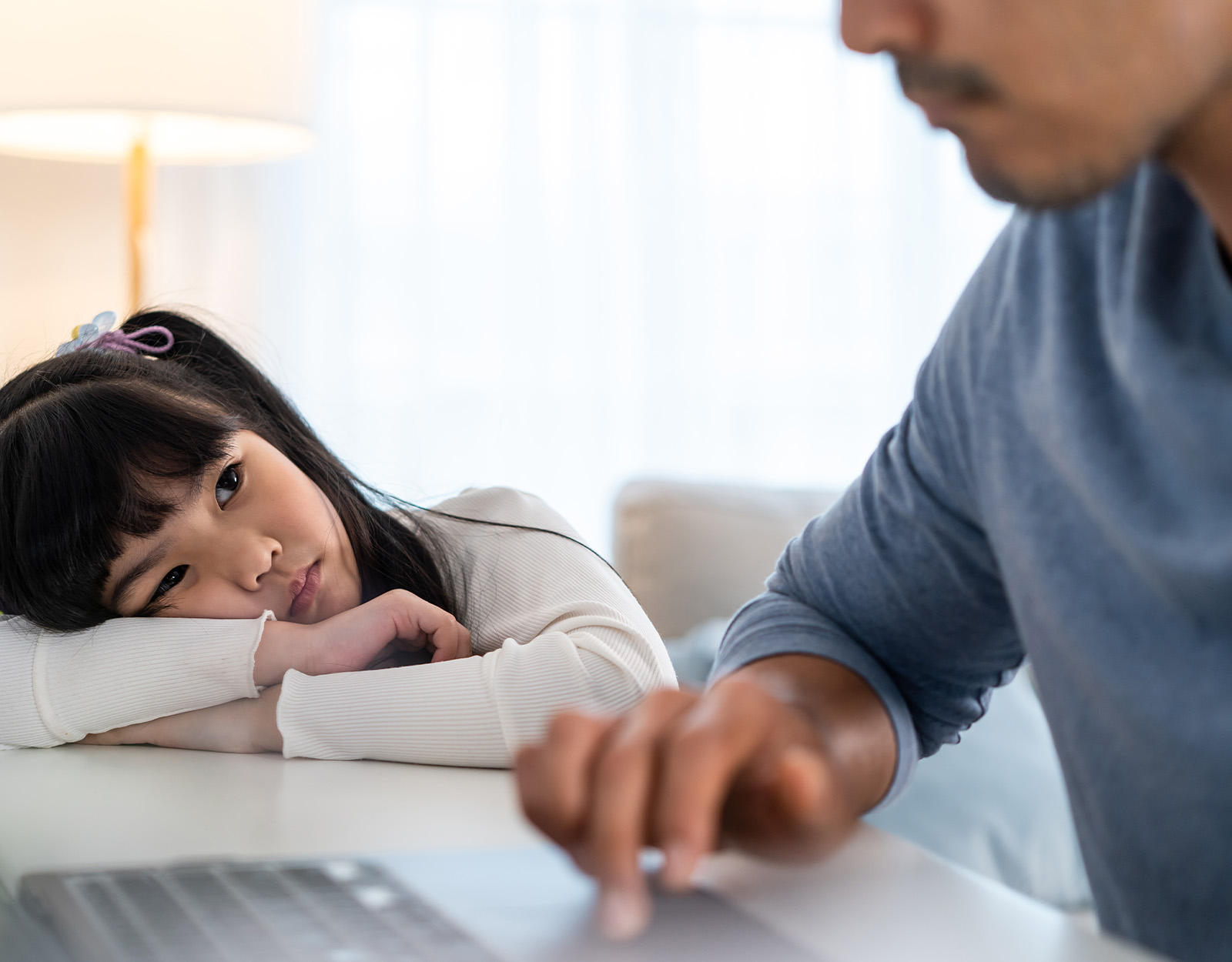 Ways To Stop Yourself From Distracted Parenting