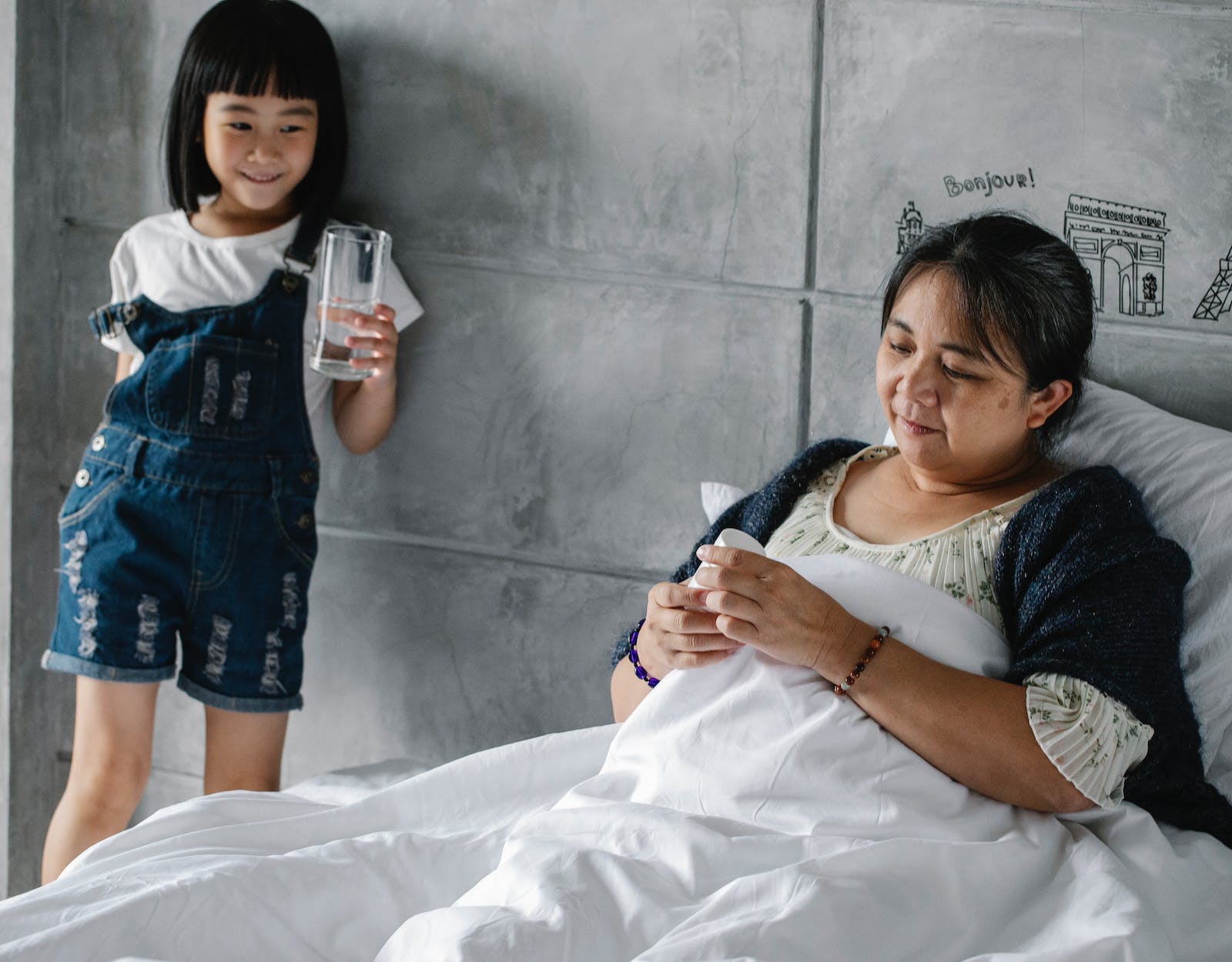 A trip to the hospital always needs a bag and a checklist to make sure everything is accounted for!