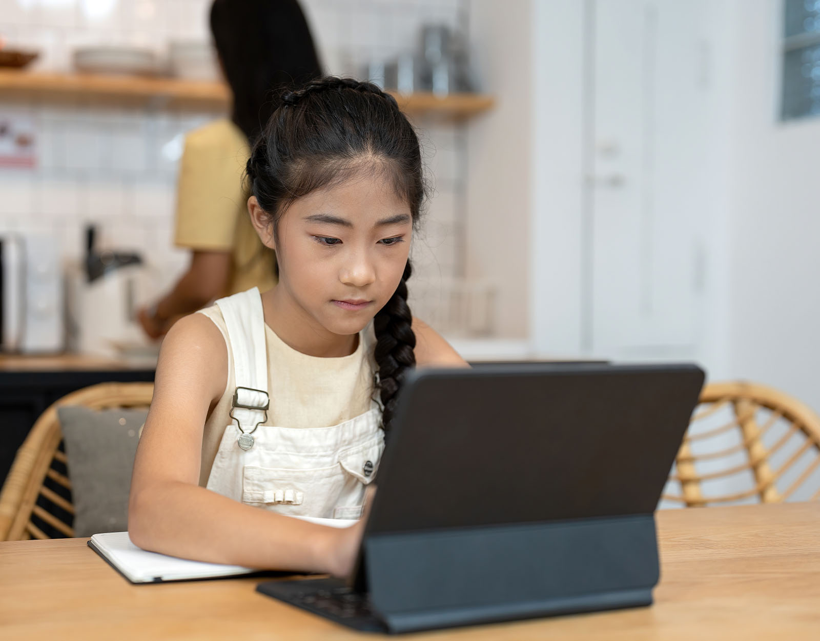 kid with tablet screen time