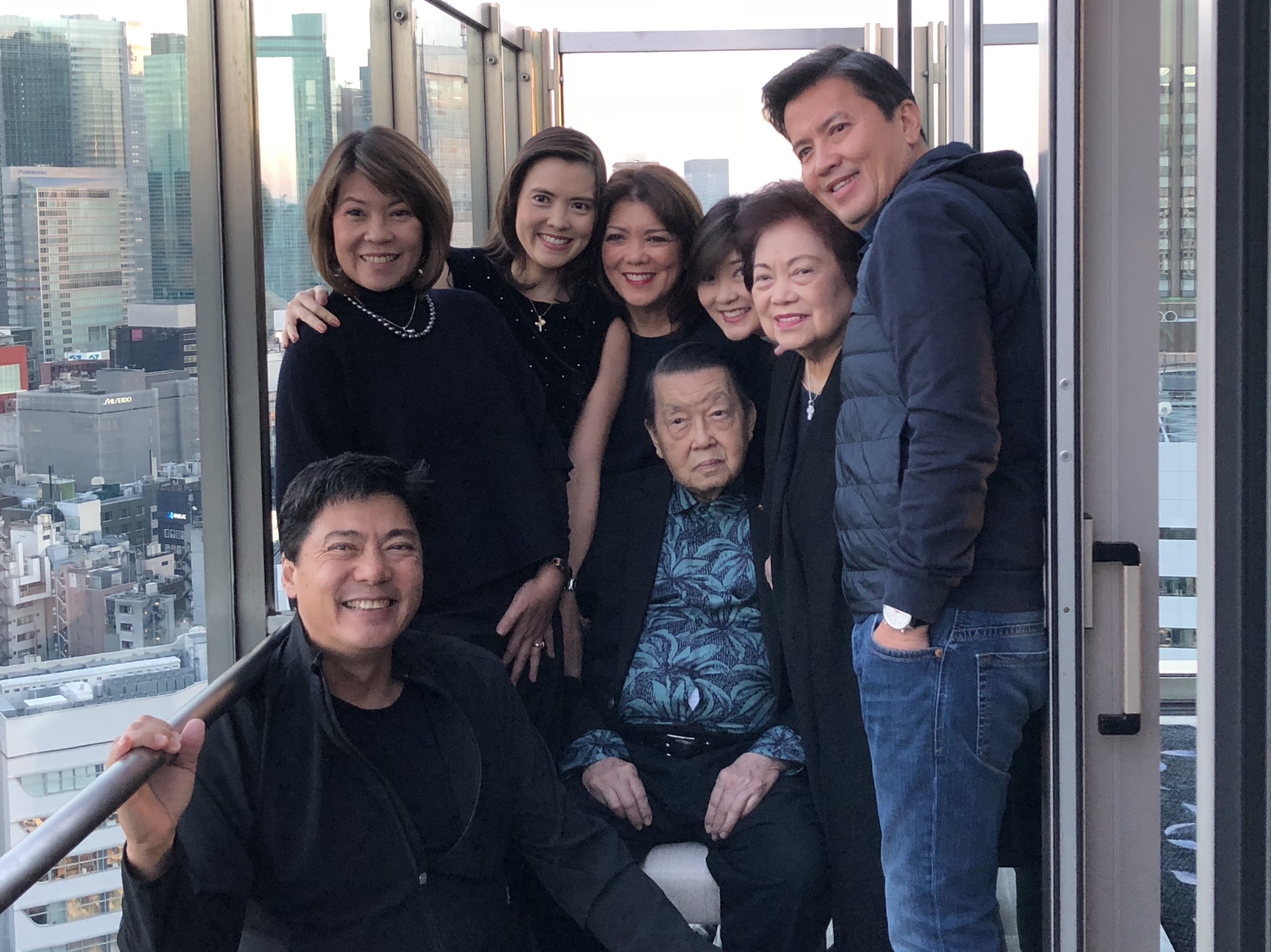 Joecon and Marivic Araneta Concepcion with their children