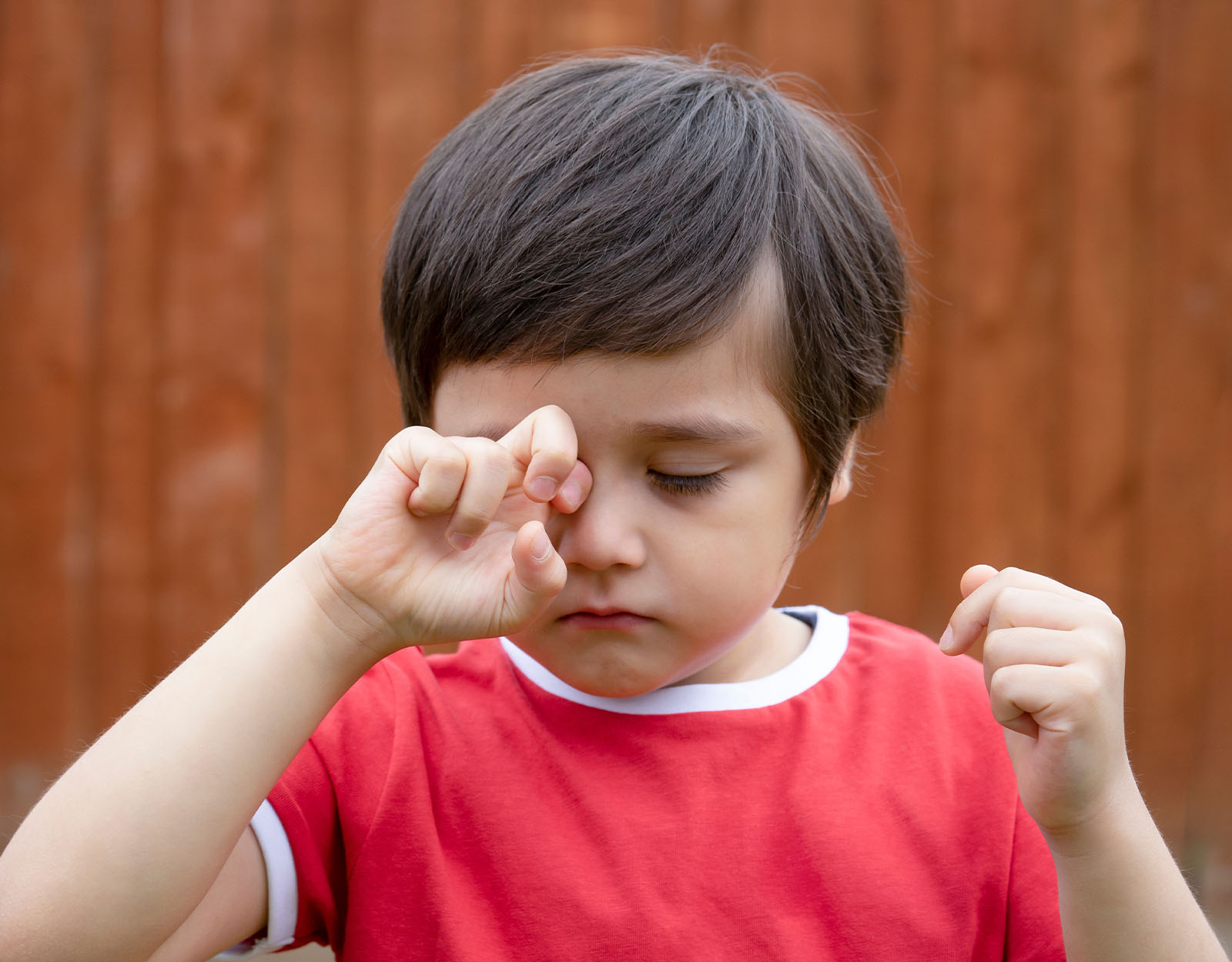 kid rubbing eyes