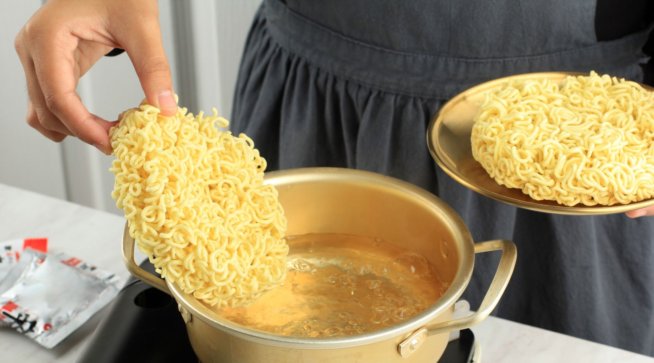 A short guide on how to make instant noodles healthier