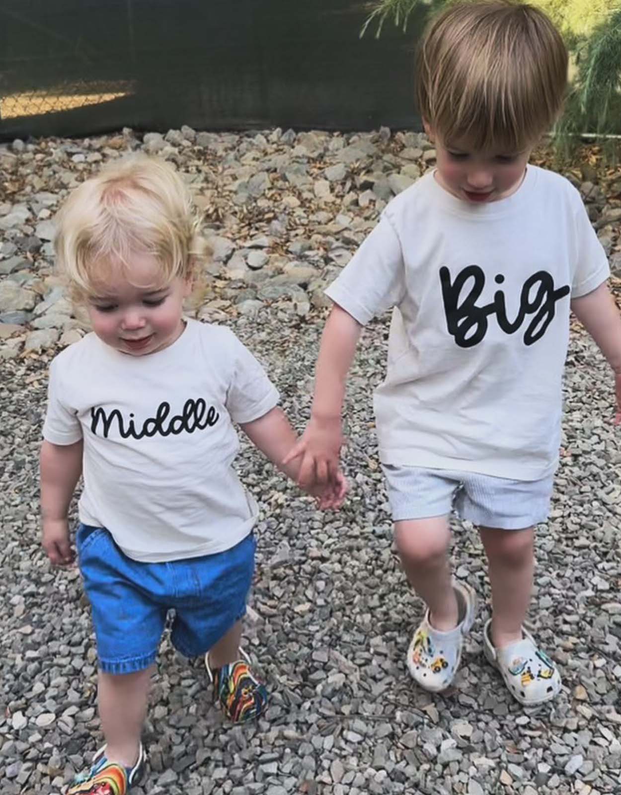 Mandy Moore's kids wearing sibling shirts for their incoming new baby sibling.
