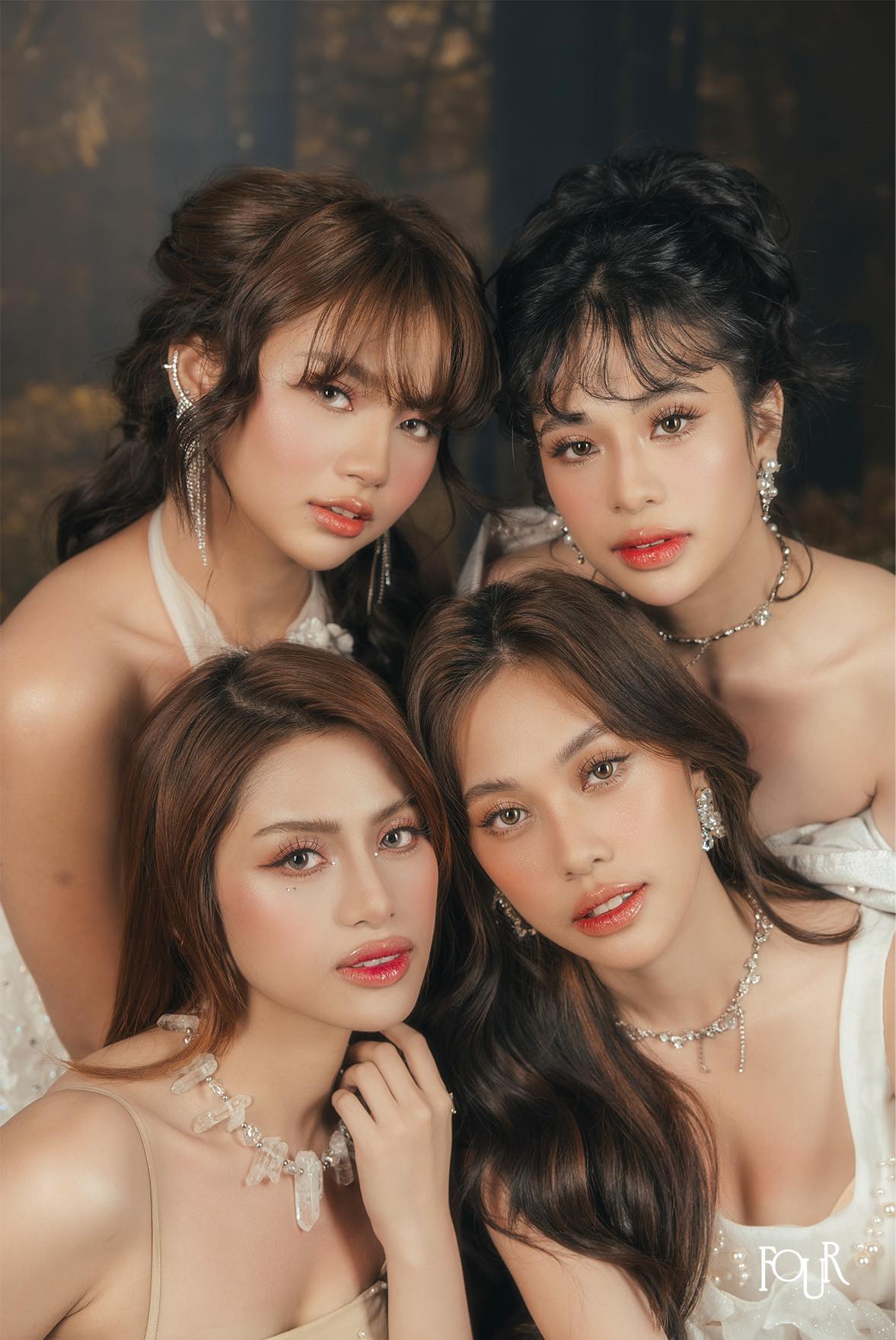 Calista's EP Four is now available in streaming site.