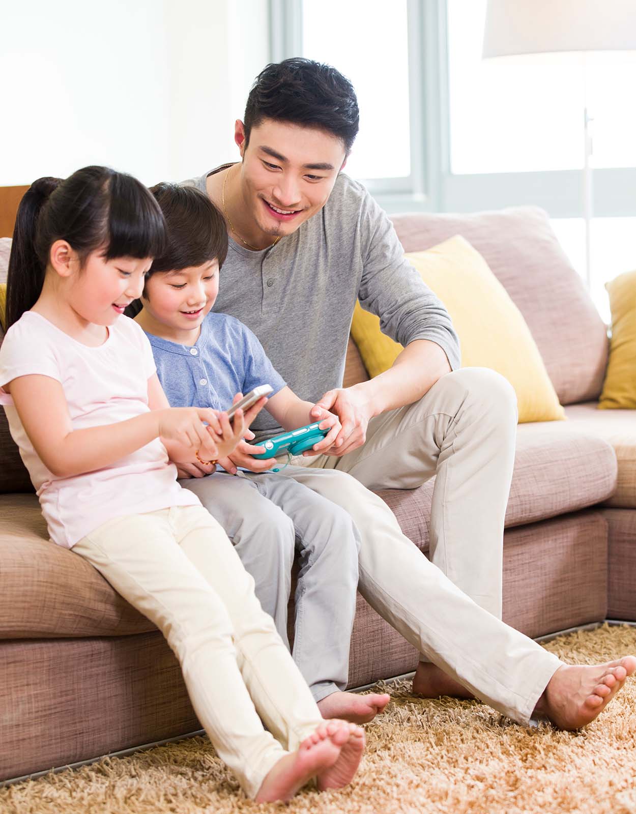 With cellphones becoming a necessity, we need to choose for our kids: Do we get our kids a postpaid plan or a prepaid plan?