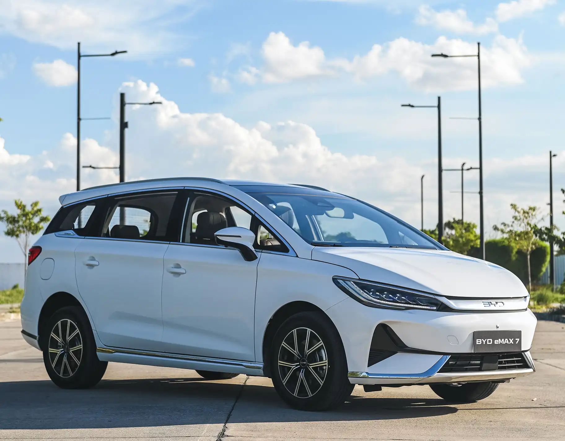 Looking to elevate your family’s driving experience? BYD’s newest electric vehicle might just tick all of your boxes