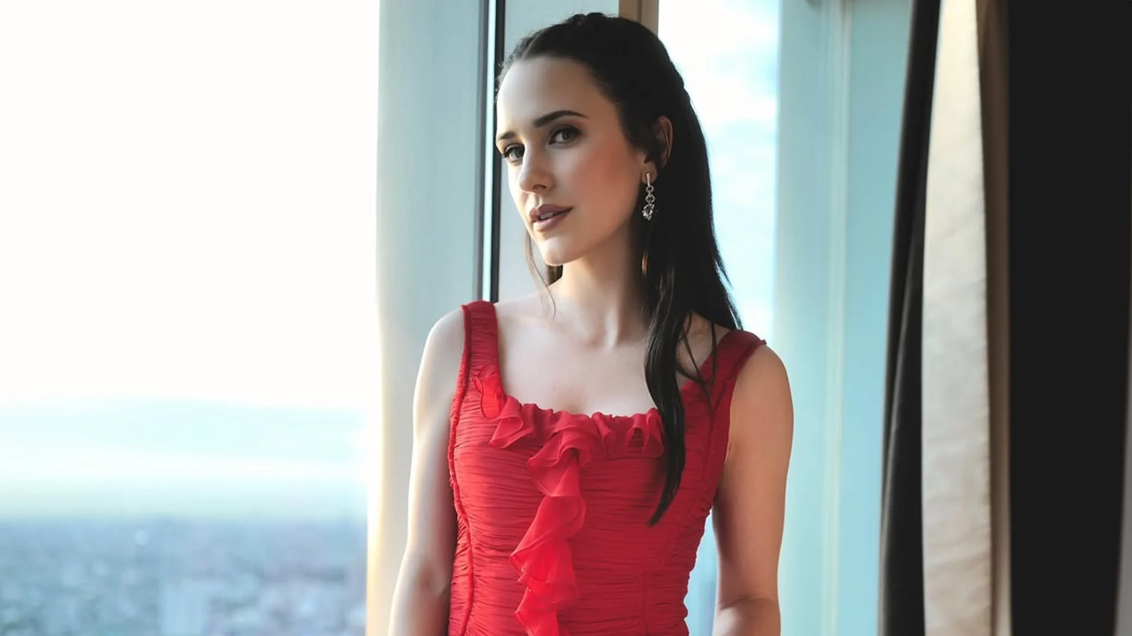 Rachel Brosnahan shares how she got interested in playing Lois Lane and why couples can relate to the love between Superman and Lois