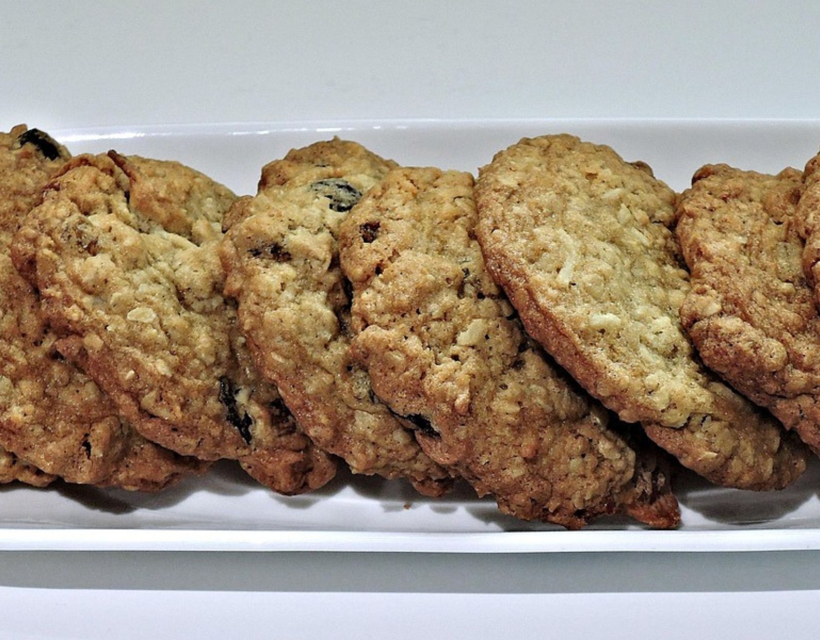 Looking for something sweet and gluten-free for a healthy movie night snack? Try Banana Oatmeal Cookies!