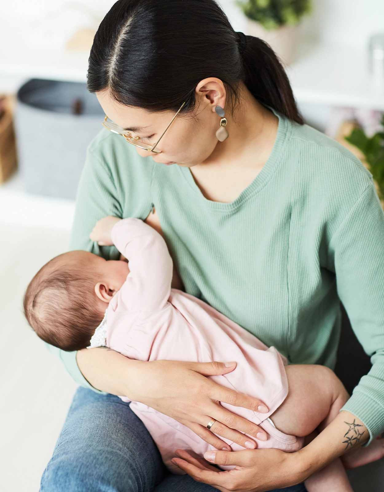 As an "on-call" buffet for your baby, it's unavoidable to breastfeed in public