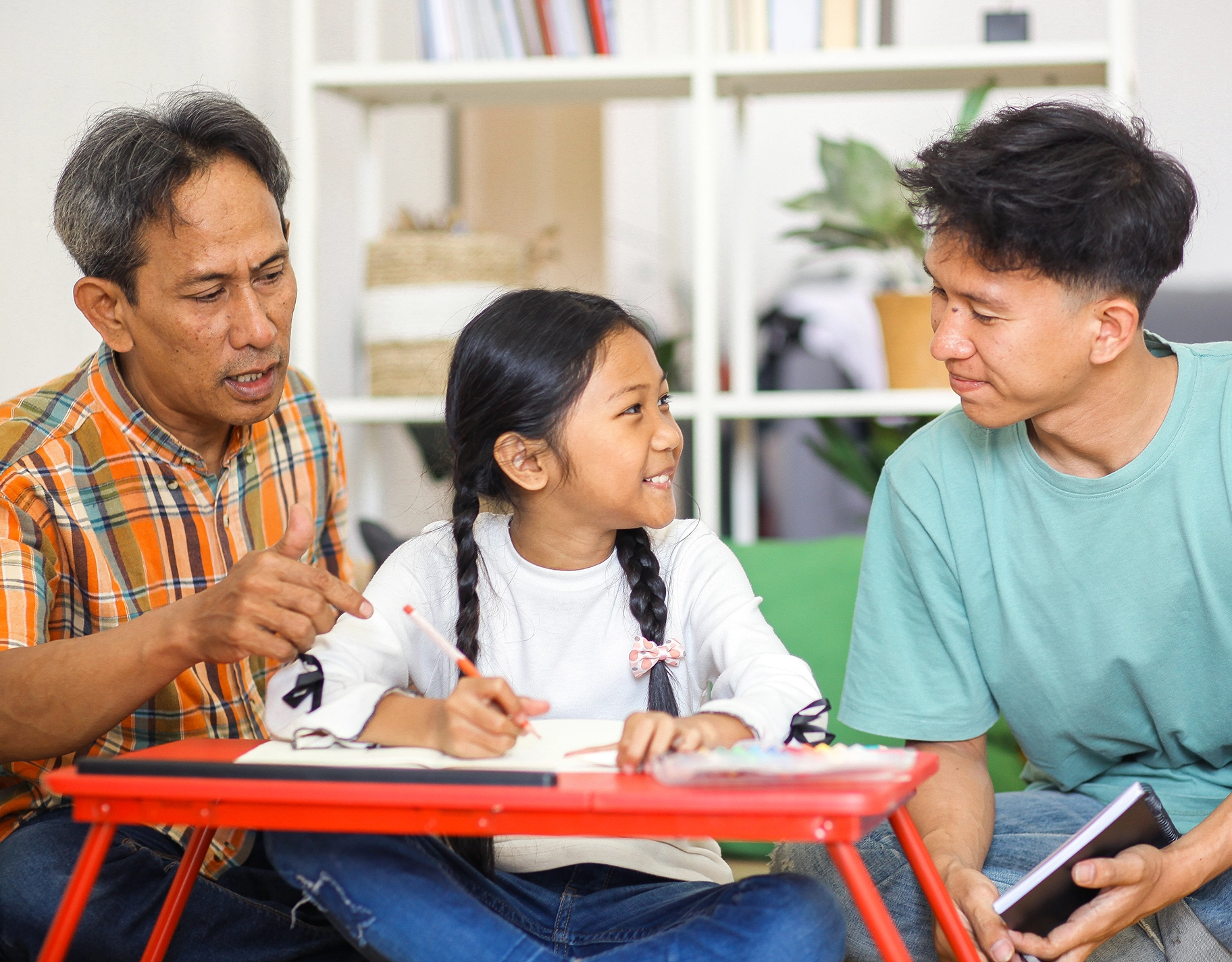 Here are some bilingual parenting tips to make sure kids learn both English and Filipino
