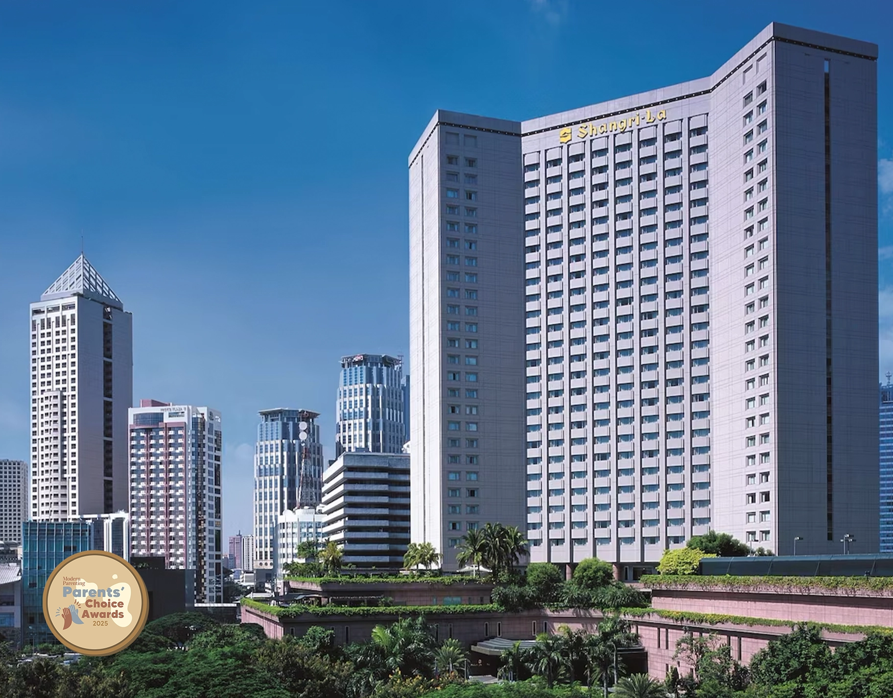 Luxury getaways, curated family experiences, stress-free booking options, and professional travel photography—these make every trip unforgettable