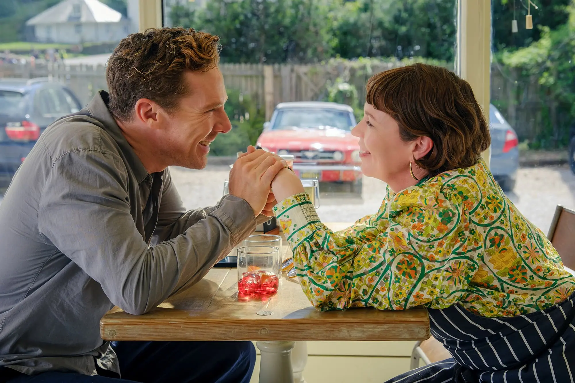 Benedict Cumberbatch and Olivia Coleman as Theo and Ivy Rose