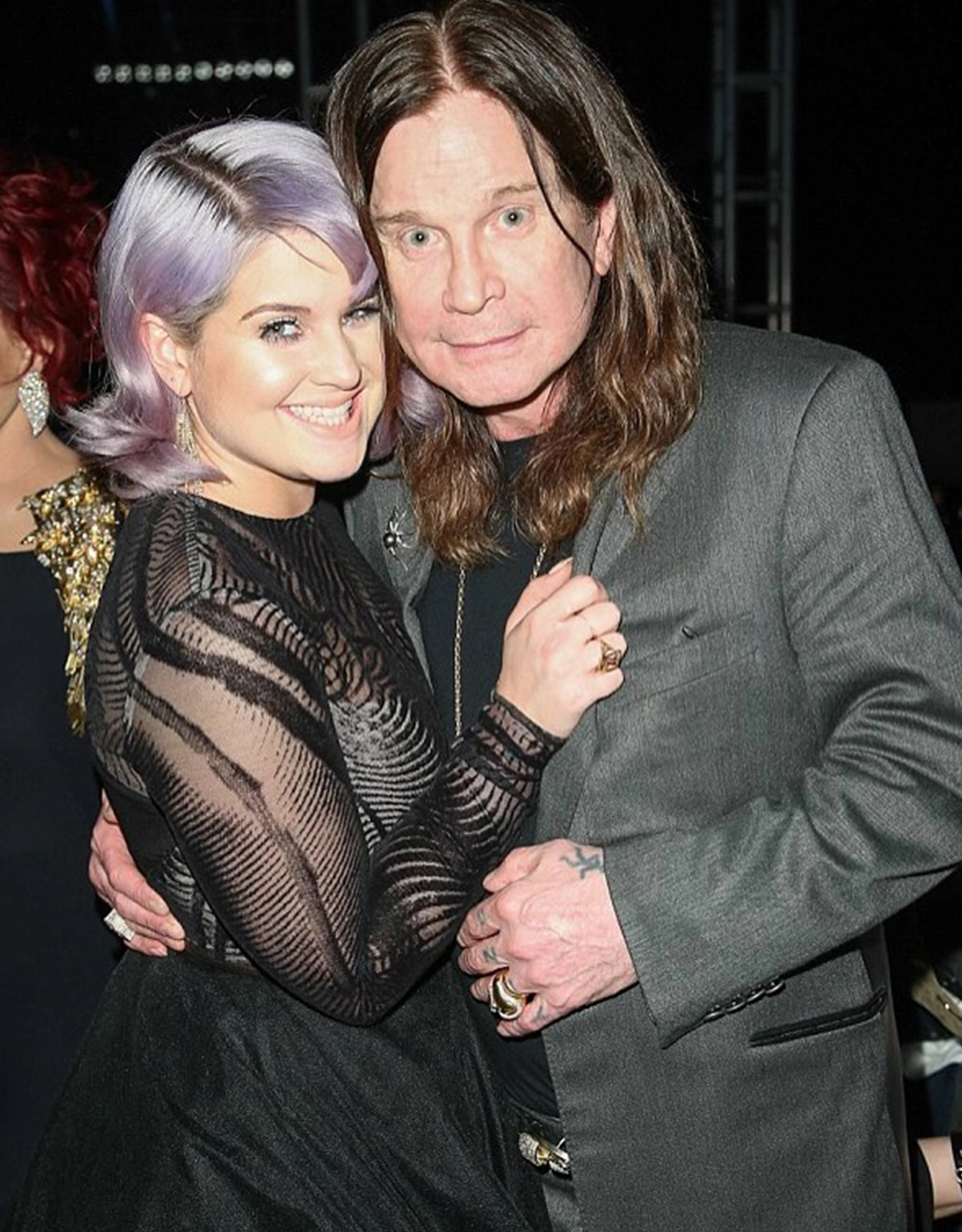 A year after losing Ozzy Osbourne, Kelly Osbourne opens up about the ache of celebrating her first birthday without her father—reminding us that even grown children never stop needing their parents.