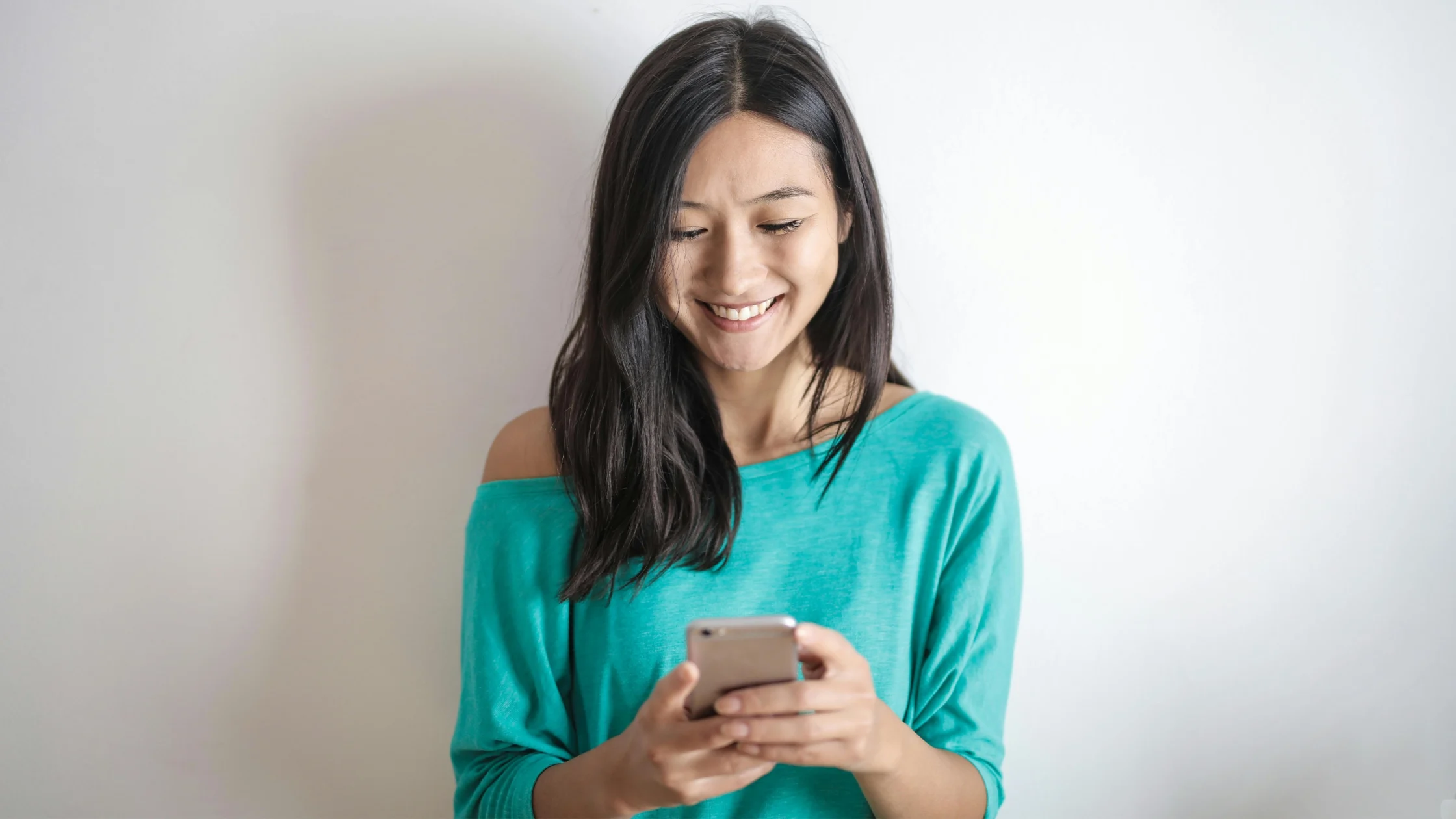 When everyone seems happier online — here's how to beat social media and the comparison trap so we can stay grounded and grateful offline.