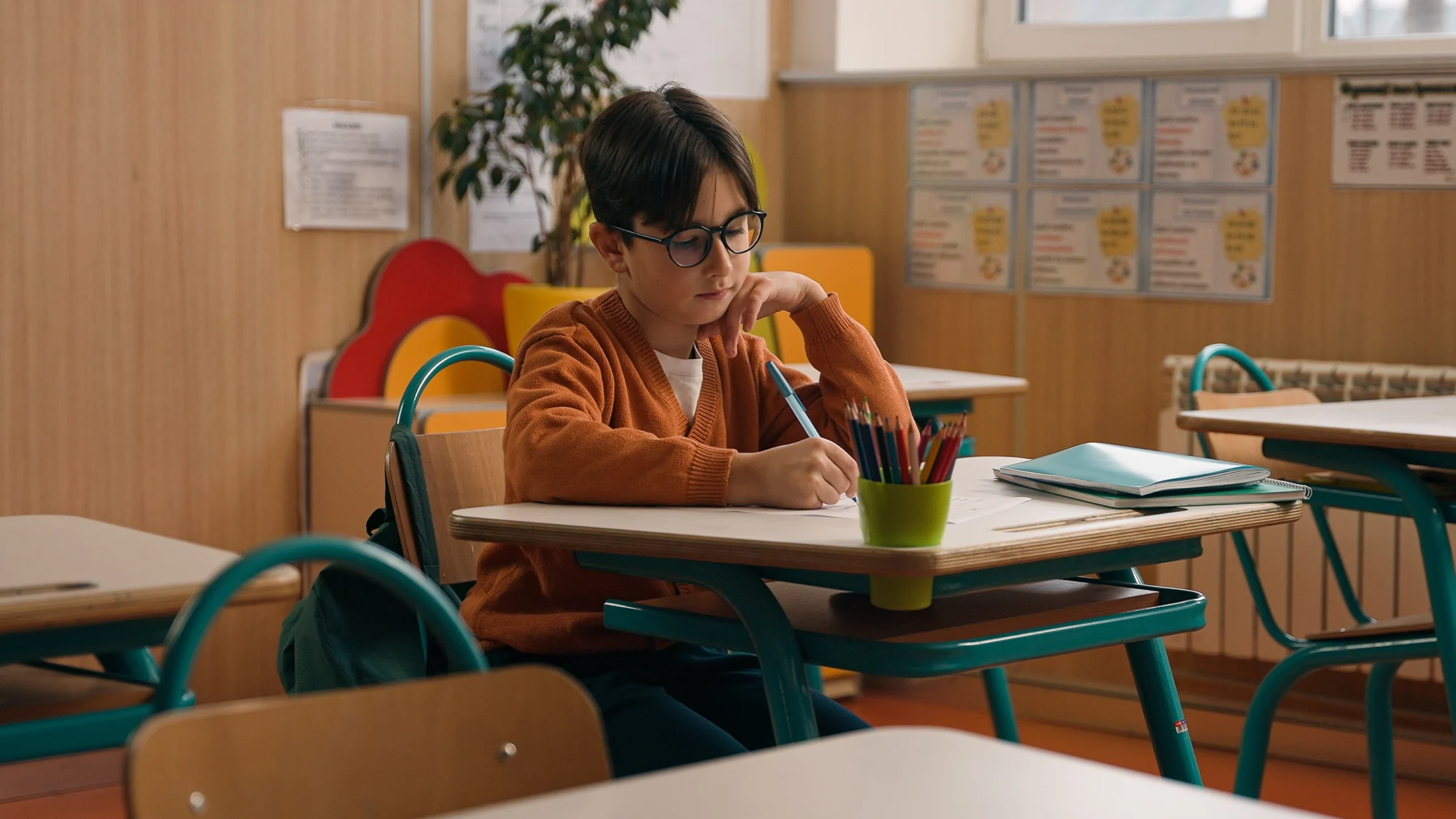 Here's what parents can do when their kids feel lonely in school